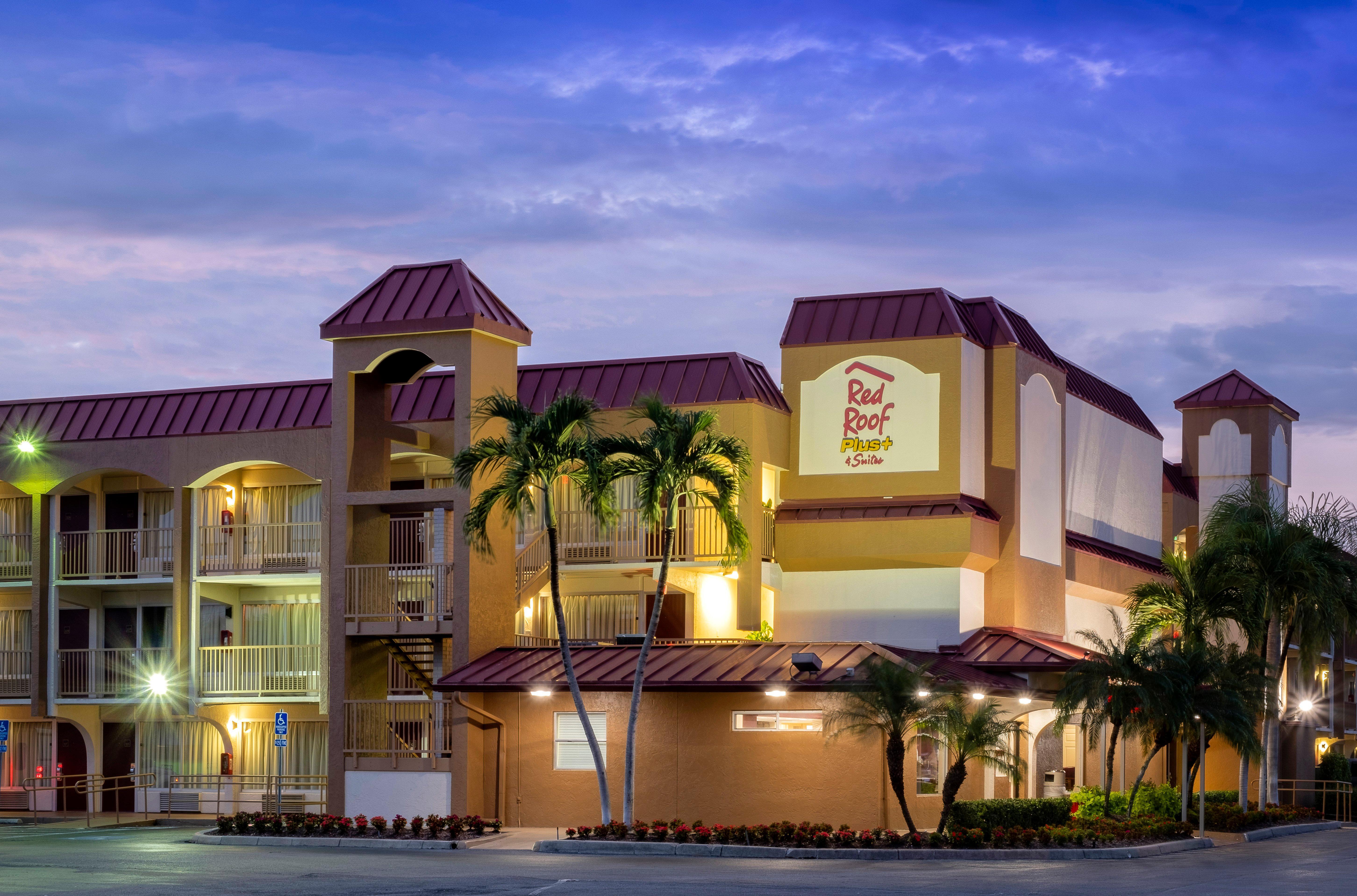 Red Roof Inn Plus+ & Suites Naples Downtown-5Th Ave S Εξωτερικό φωτογραφία