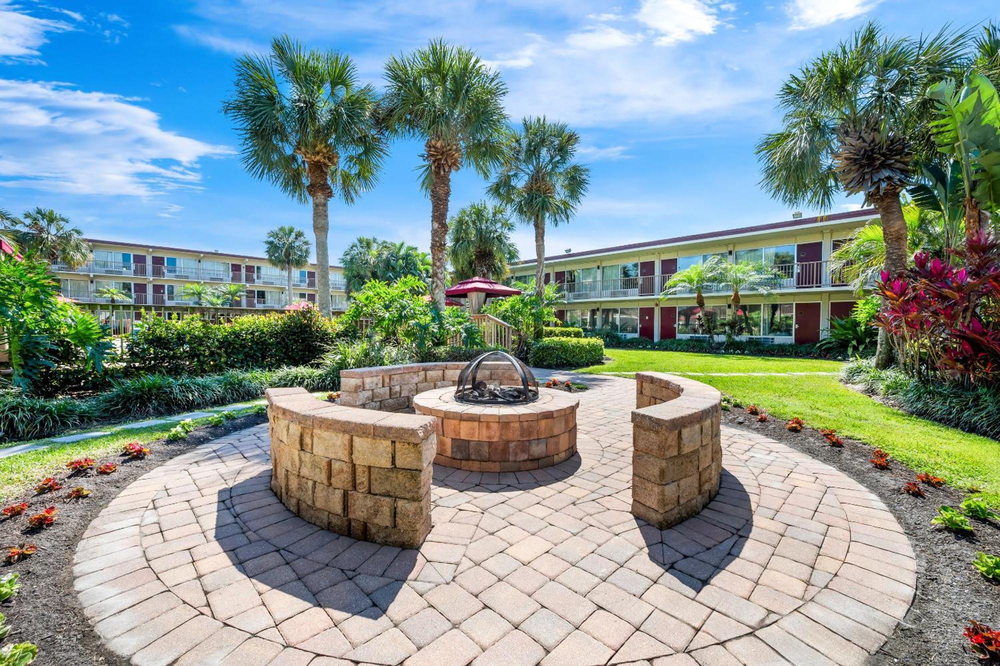 Red Roof Inn Plus+ & Suites Naples Downtown-5Th Ave S Εξωτερικό φωτογραφία