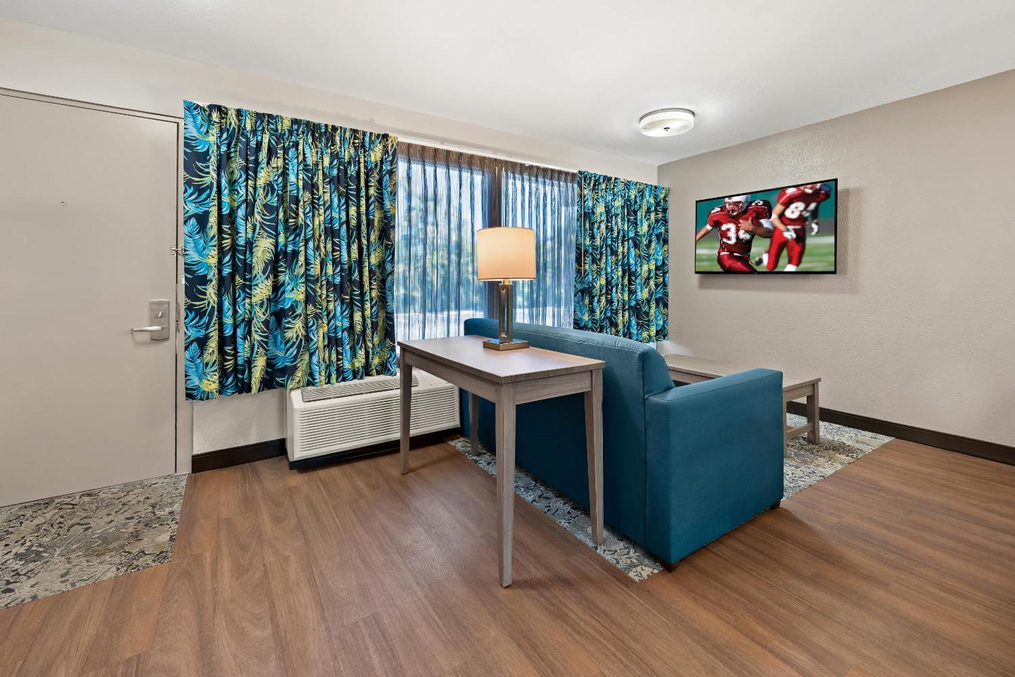 Red Roof Inn Plus+ & Suites Naples Downtown-5Th Ave S Εξωτερικό φωτογραφία