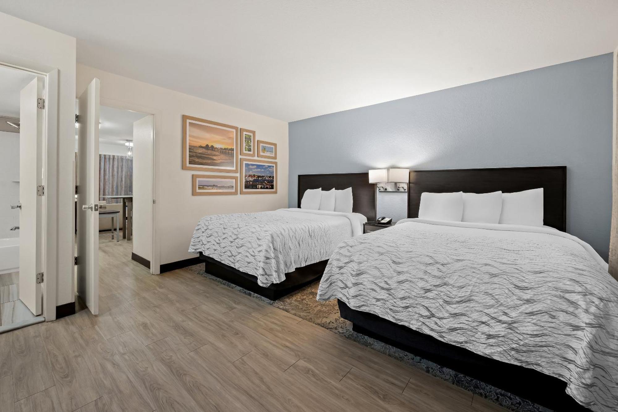 Red Roof Inn Plus+ & Suites Naples Downtown-5Th Ave S Εξωτερικό φωτογραφία