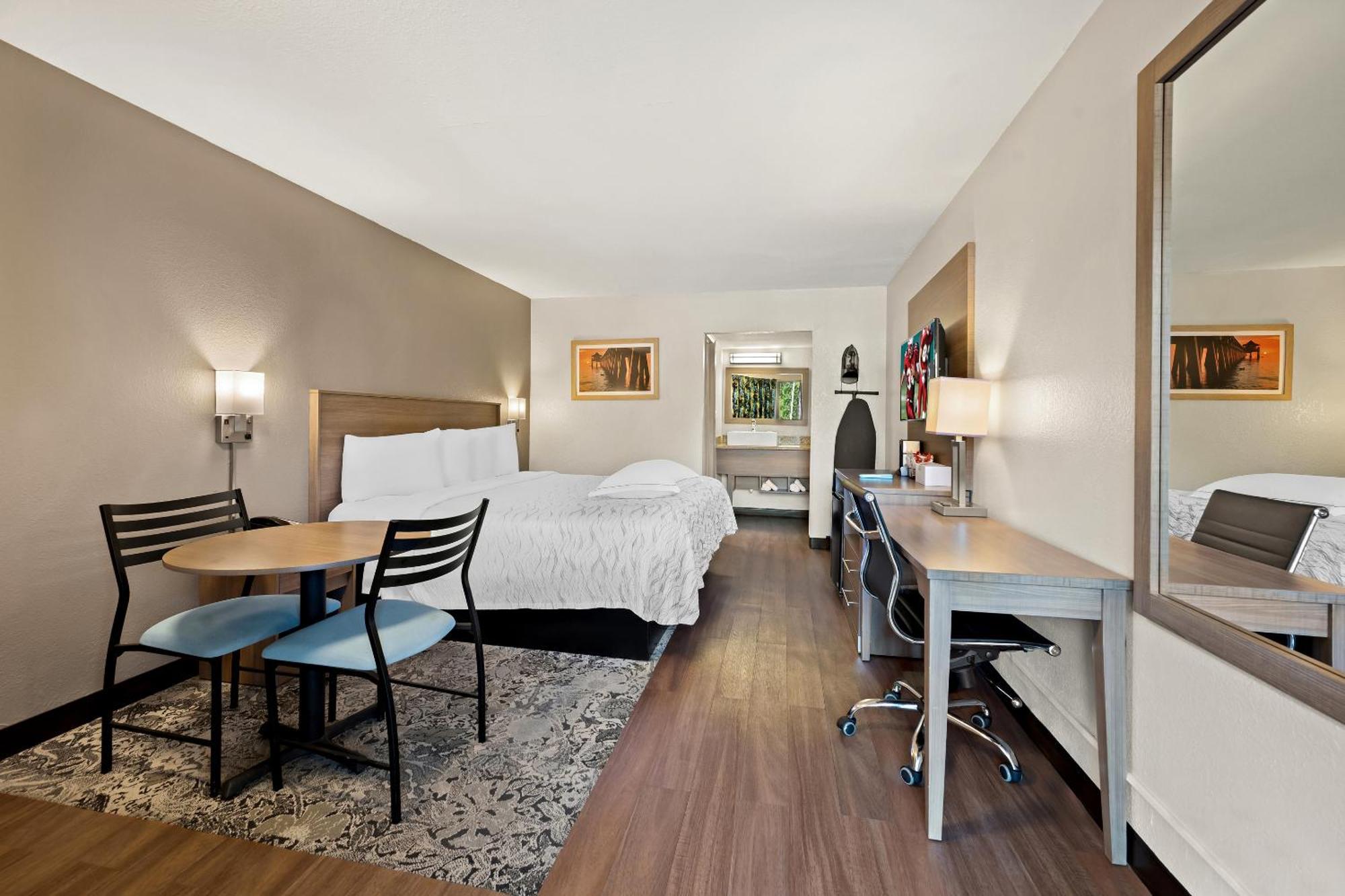 Red Roof Inn Plus+ & Suites Naples Downtown-5Th Ave S Εξωτερικό φωτογραφία